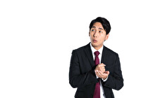 納得する男の人