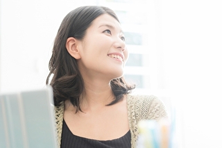 笑顔の女性